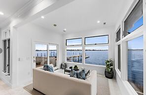 Monmouth Beach 4BR Villa on the Water