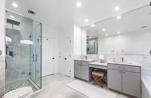 Monmouth Beach 4BR Villa on the Water