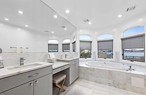 Monmouth Beach 4BR Villa on the Water