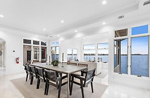Monmouth Beach 4BR Villa on the Water