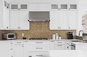 Monmouth Beach 4BR Villa on the Water