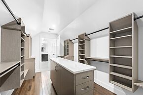 Monmouth Beach 4BR Villa on the Water