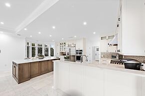 Monmouth Beach 4BR Villa on the Water