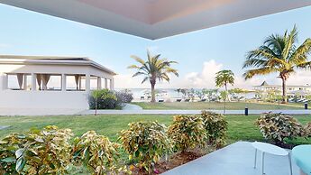 Royalton CHIC Antigua, An Autograph Collection All-Inclusive Resort – 