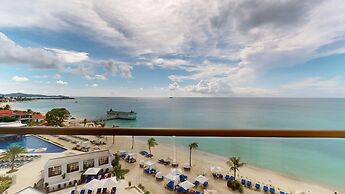 Royalton CHIC Antigua, An Autograph Collection All-Inclusive Resort – 