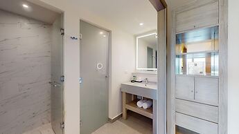 Royalton CHIC Antigua, An Autograph Collection All-Inclusive Resort – 