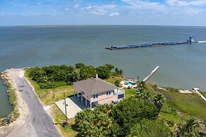 The Peach Pelican 3 Bedroom Home by RedAwning