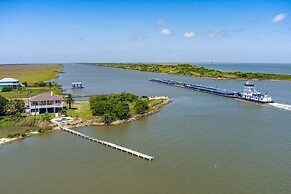 The Peach Pelican 3 Bedroom Home by RedAwning