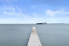 The Peach Pelican 3 Bedroom Home by RedAwning