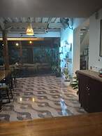 Poppies Senggigi Hostel