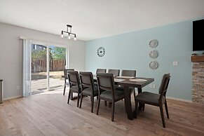 Redmond Rest 4 Bedroom Home by RedAwning