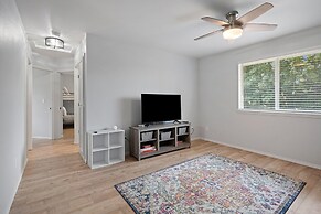 Redmond Rest 4 Bedroom Home by RedAwning