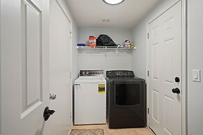 Redmond Rest 4 Bedroom Home by RedAwning