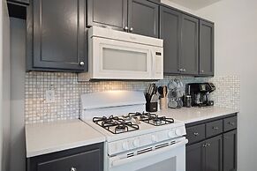 Redmond Rest 4 Bedroom Home by RedAwning