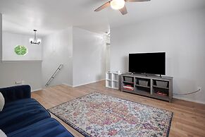 Redmond Rest 4 Bedroom Home by RedAwning