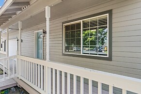 Redmond Rest 4 Bedroom Home by RedAwning