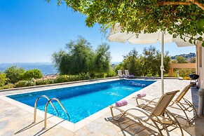 Villa Panorama Tria in Drouseia