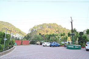 Foxoso Misty Oaks Resort