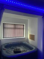 Sapphire Suites, Stunning 2-bed House in Bradford