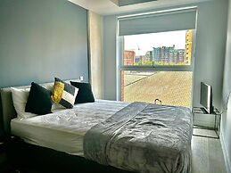 Captivating 2-bed Skyview Apartment in Leeds