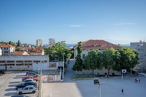 Billie Holiday apartment with balcony