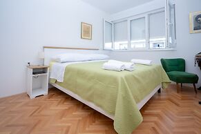 Billie Holiday apartment with balcony