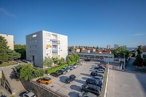 Billie Holiday apartment with balcony