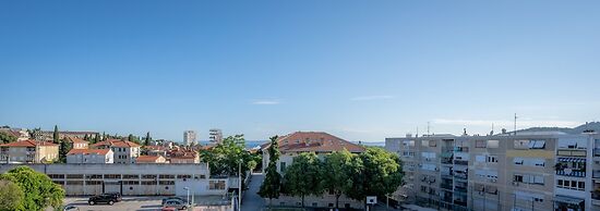 Billie Holiday apartment with balcony