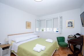 Billie Holiday apartment with balcony