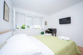 Billie Holiday apartment with balcony