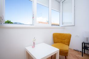 Billie Holiday apartment with balcony