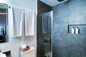 Akuti by Sandy Powerful