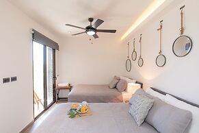 Akuti by Sandy Powerful