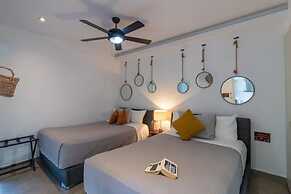 Akuti by Sandy Powerful