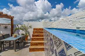 Akuti by Sandy Powerful