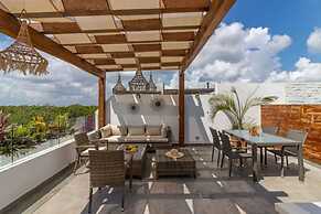 Akuti by Sandy Powerful