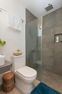 Akuti by Sandy Powerful