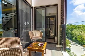 Akuti by Sandy Powerful