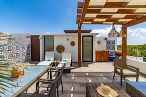 Akuti by Sandy Powerful