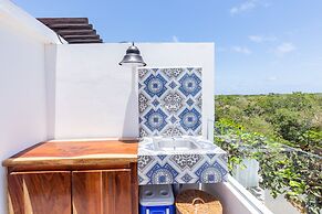 Akuti by Sandy Powerful