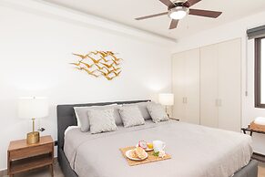 Akuti by Sandy Powerful