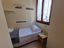 Mezzo 8 in Firenze With 2 Bedrooms and 1 Bathrooms