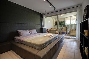 2 Bedroom Apartment on Beach Elias Lower