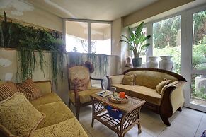 2 Bedroom Apartment on Beach Elias Lower