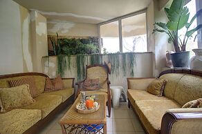 2 Bedroom Apartment on Beach Elias Lower