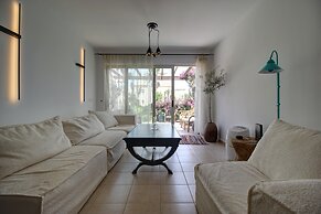 1 Bedroom Apartment on Beach Elias Upper