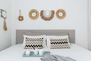 Beach House Style Condo & Pool