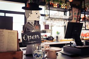 Urban Hotel The Golden Stork