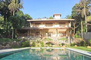 Far Horizons Villa by Angel