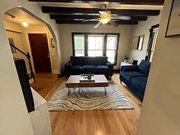 Cozy 3BR Beach House by the Sea